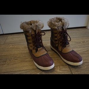 ** Like New ** Just Fab Duck Boots